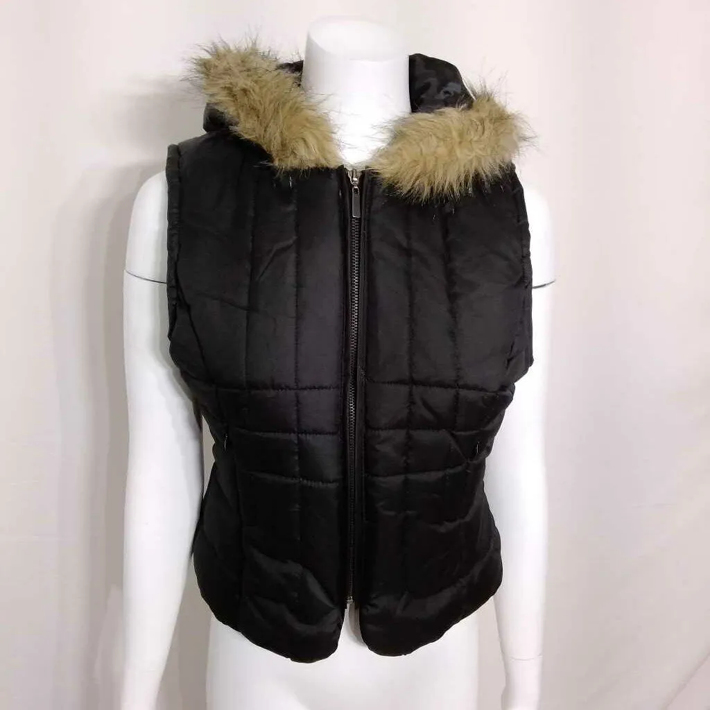 BODY CENTRAL BLACK QUILTED HOODED VEST SIZE MEDIUM TCC